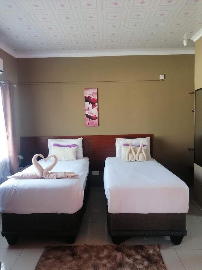 Looks Cottages Self Catering Apartments Kasane Exterior foto
