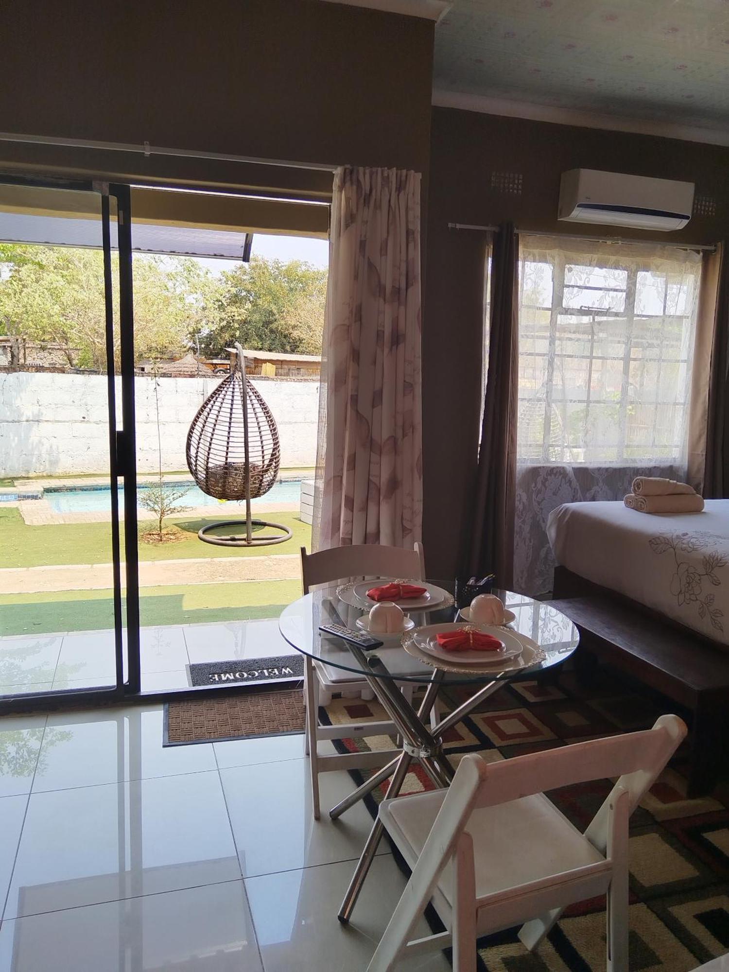 Looks Cottages Self Catering Apartments Kasane Exterior foto