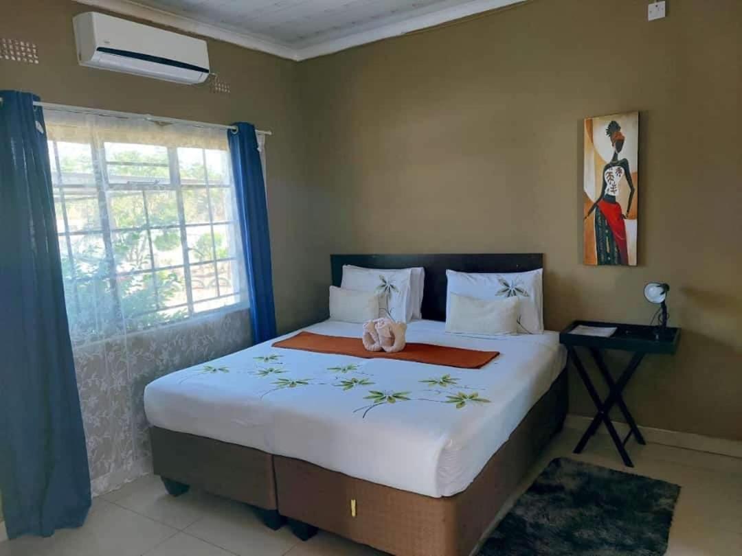 Looks Cottages Self Catering Apartments Kasane Exterior foto