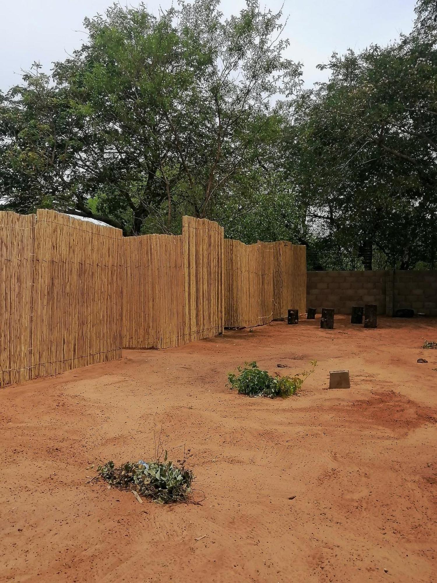 Looks Cottages Self Catering Apartments Kasane Exterior foto