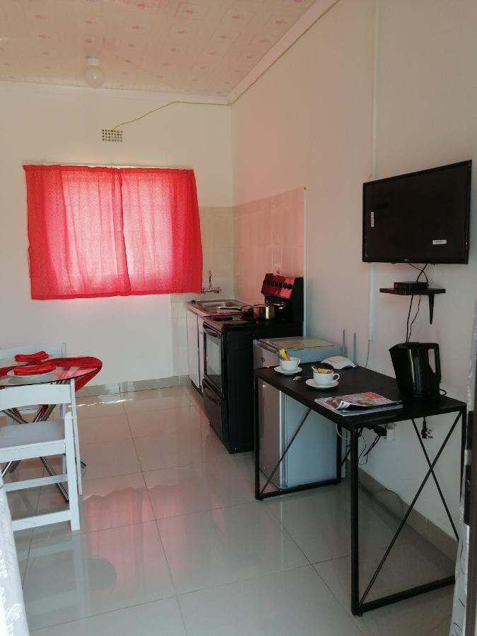 Looks Cottages Self Catering Apartments Kasane Exterior foto